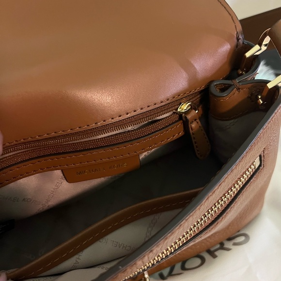 Michael Kors Crossbody - Picture 3 of 4